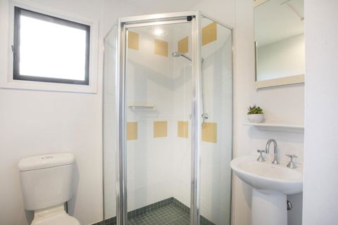 1 / 31 Ocean Street A Relaxing Coastal Retreat - New Castle Holiday 2