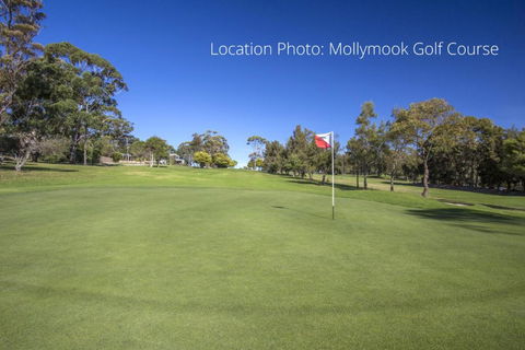 2 / 81 Clyde St. Villa De Golf At Mollymook - New Castle Holiday 5