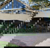 Freycinet Beach House - New Castle Holiday