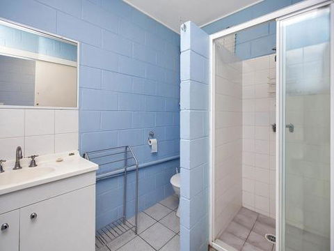 Roderick Street 52 Moffat Beach - New Castle Holiday 4