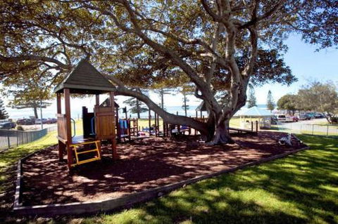 Roderick Street 52 Moffat Beach - New Castle Holiday 2