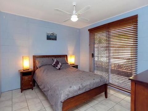 Roderick Street 52 Moffat Beach - New Castle Holiday 6