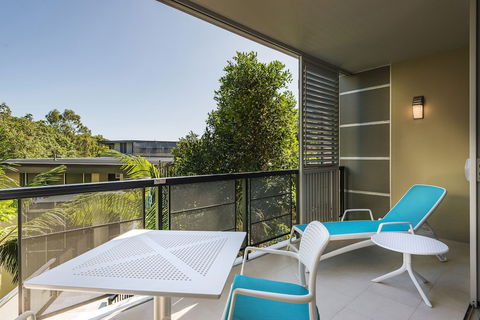 Footsteps To The Heart Of Noosa And A View! - New Castle Holiday 5