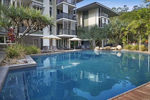 Footsteps To The Heart Of Noosa And A View! - New Castle Holiday 4