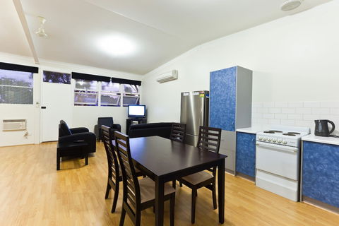 Exmouth Villas Unit 33 Renovated Holiday Villa A Short Walk From Town Centre - New Castle Holiday 4