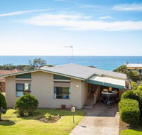 Kianga Parade Beach House - New Castle Holiday