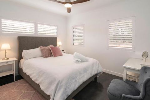 Wharfedale - New Castle Holiday 1