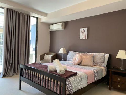 ARENA RESORT STYLE EXEC FREE NETFLIX WIFI WINE - New Castle Holiday 6