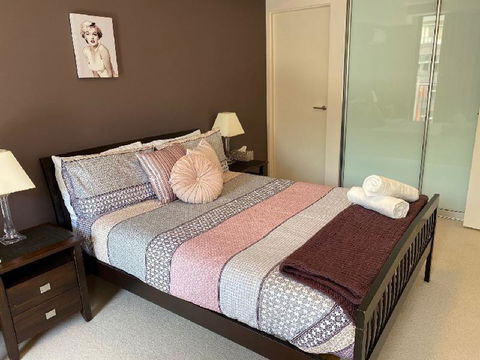 ARENA RESORT STYLE EXEC FREE NETFLIX WIFI WINE - New Castle Holiday 4