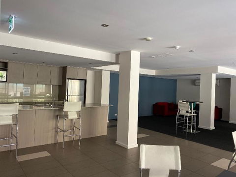 ARENA RESORT STYLE EXEC FREE NETFLIX WIFI WINE - New Castle Holiday 3