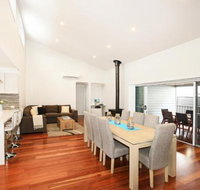 The Sands Pet Friendly 3 Min Walk to Beach - New Castle Holiday