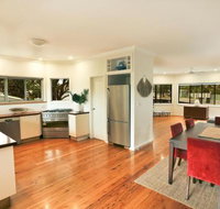 River Breeze 60 Wooli Street Yamba. Linen Unlimited Wi Fi Just listed. - New Castle Holiday