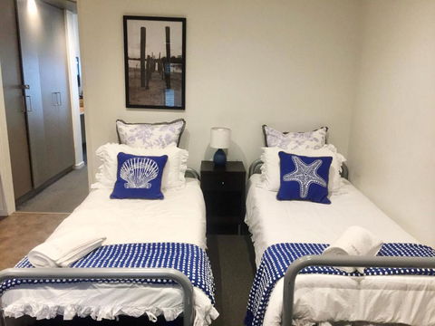 FAMILY ISLAND GETAWAY BEACHFRONT APARTMENT - New Castle Holiday 2