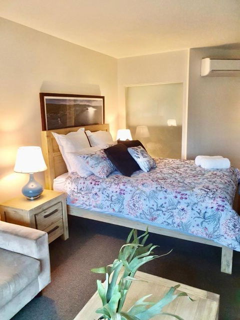 FAMILY ISLAND GETAWAY BEACHFRONT APARTMENT - New Castle Holiday 1
