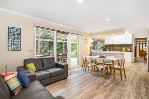 Hilltop Beach House: Newly Updated - New Castle Holiday 3