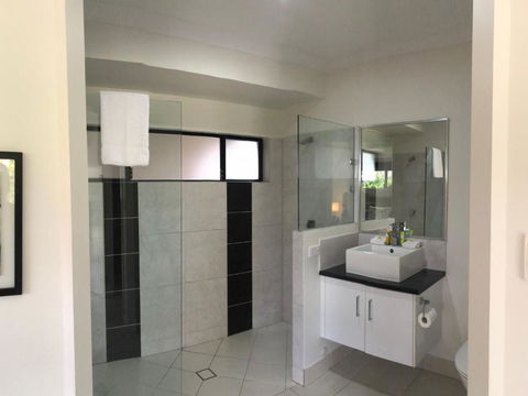 Cooya Beach Ultimate Tropical Getaway - New Castle Holiday 2