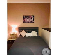 The Cri on Main - New Castle Holiday