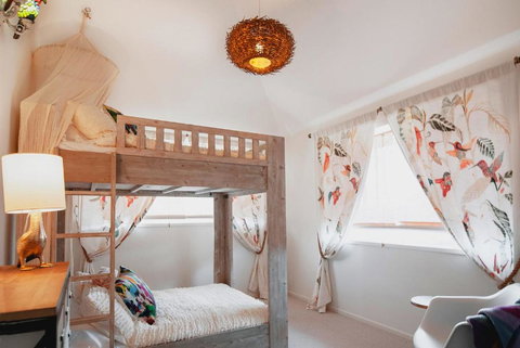 Barellen Beach House - New Castle Holiday 1