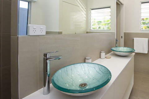 Reflections Villa 4 - New Castle Holiday 4