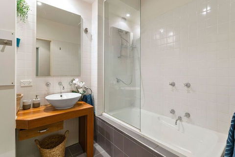 JOLI Directly Opposite MCG - New Castle Holiday 3