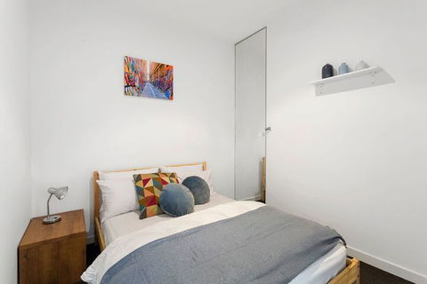 JOLI Directly Opposite MCG - New Castle Holiday 1