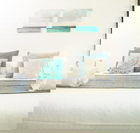 Modern And Chic Apartment Next To Parramatta Station - New Castle Holiday