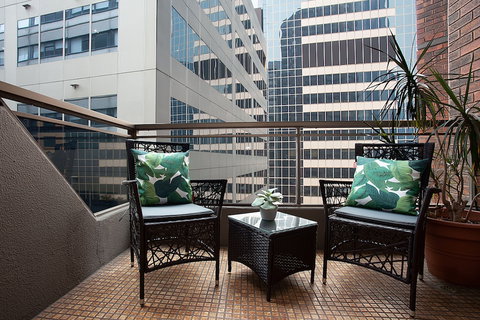 Urban Rest - York St SB - New Castle Holiday 6