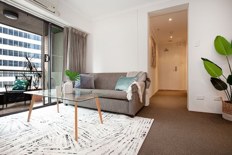 Urban Rest - York St SB - New Castle Holiday 1