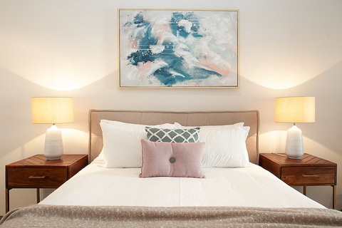 Urban Rest - York St SB - New Castle Holiday 4