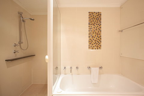 Urban Rest - York St SB - New Castle Holiday 0