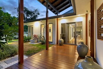 Veldree Palm Cove Rainforest Privacy - New Castle Holiday 1