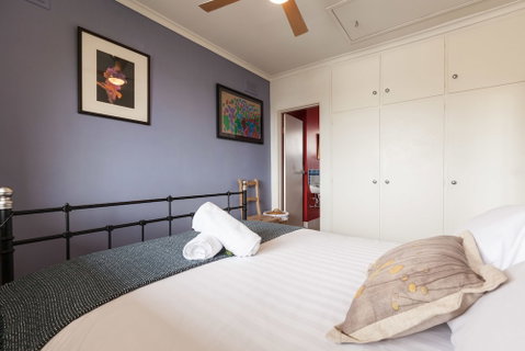 ELEANOR, 1BDR Fitzroy North Apartment - New Castle Holiday 0