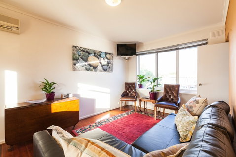 ELEANOR, 1BDR Fitzroy North Apartment - New Castle Holiday 4