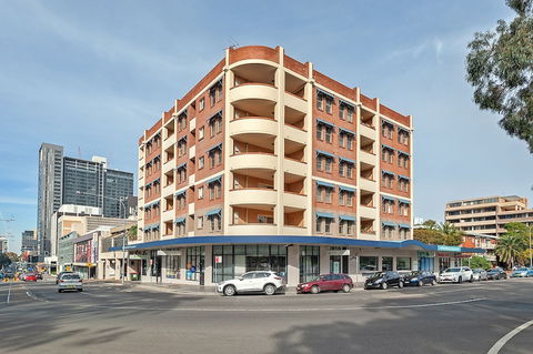 Urban Escape Parramatta - New Castle Holiday 0