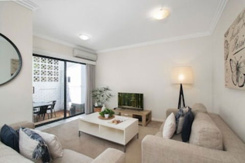 Pine Court Apartments - New Castle Holiday 0