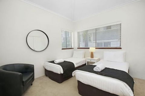 Pine Court Apartments - New Castle Holiday 5