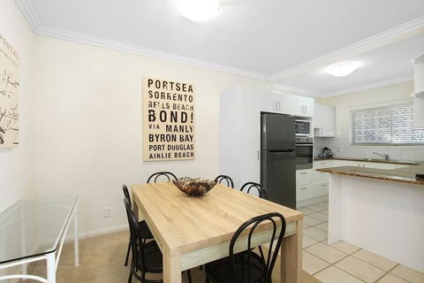 Pine Court Apartments - New Castle Holiday 6