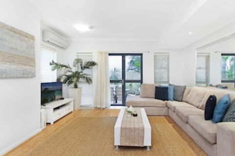 Pine Court Apartments - New Castle Holiday 2