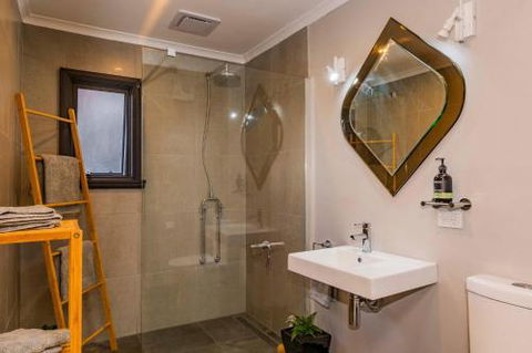 Lofty Views City Stunner! - New Castle Holiday 4