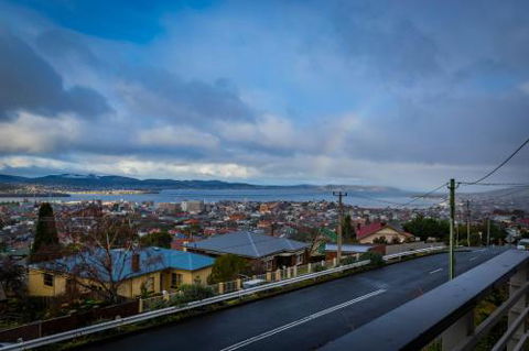 Lofty Views City Stunner! - New Castle Holiday 6