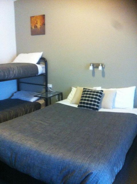 Greenleigh Cooma Motel - New Castle Holiday 1