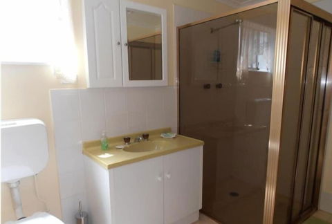 Lilly May Cottage - New Castle Holiday 6