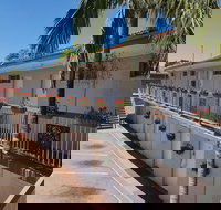 Toorak Lodge - New Castle Holiday