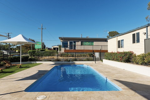 Crestview Tourist Park - New Castle Holiday 1