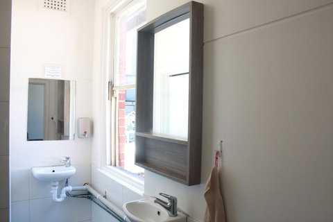 The Hive Hostel - New Castle Holiday 5