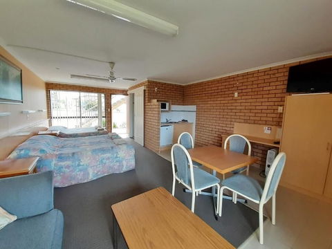 Bayview Motor Inn - New Castle Holiday 4