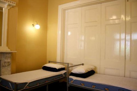 Glenelg Beach Hostel - New Castle Holiday 7