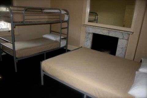 Glenelg Beach Hostel - New Castle Holiday 3