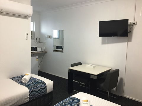 Newcastle Motel - New Castle Holiday 6