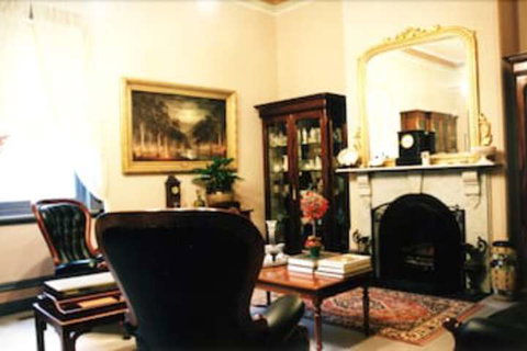 Merton Manor Exclusive Bed And Breakfast - New Castle Holiday 6